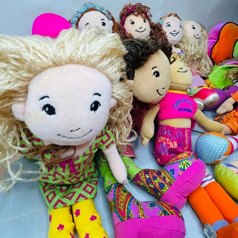 Groovy Girls lot  9 dolls, bed and Desk Manhattan Toy